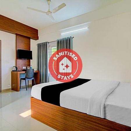 Vaccinated Staff- Capital O 74715 Phoenix Holidays Hotel Kochi Luaran gambar