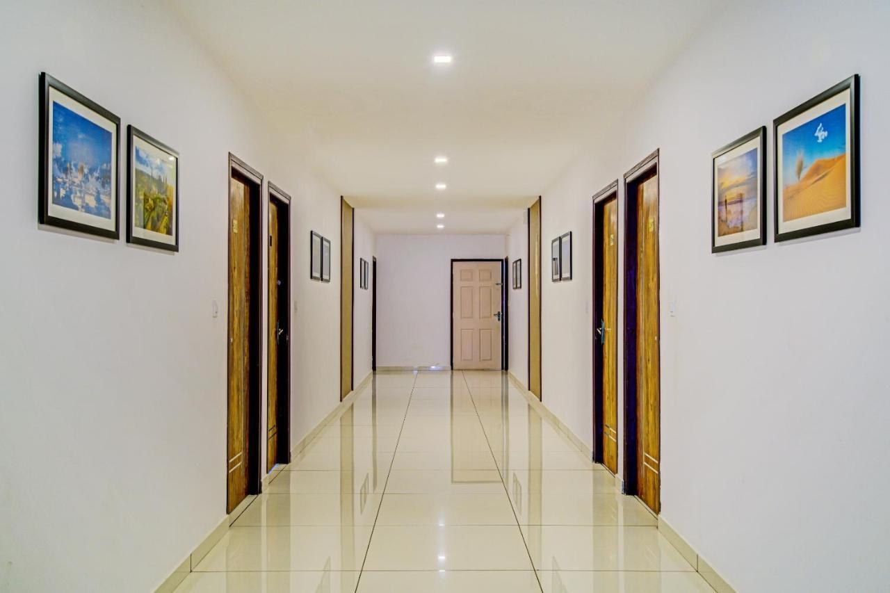 Vaccinated Staff- Capital O 74715 Phoenix Holidays Hotel Kochi Luaran gambar
