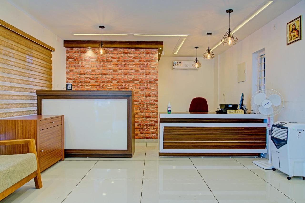 Vaccinated Staff- Capital O 74715 Phoenix Holidays Hotel Kochi Luaran gambar