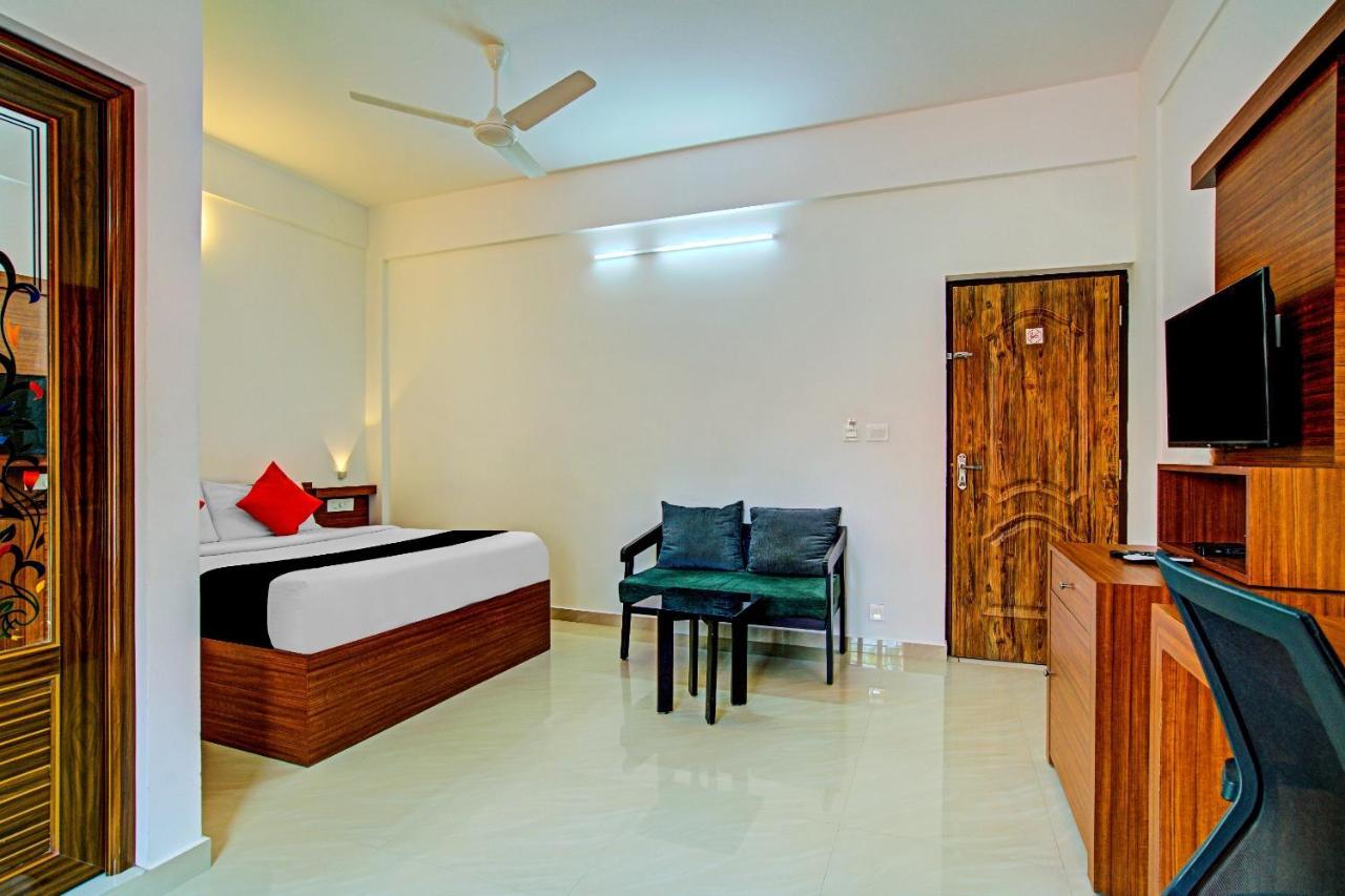 Vaccinated Staff- Capital O 74715 Phoenix Holidays Hotel Kochi Luaran gambar