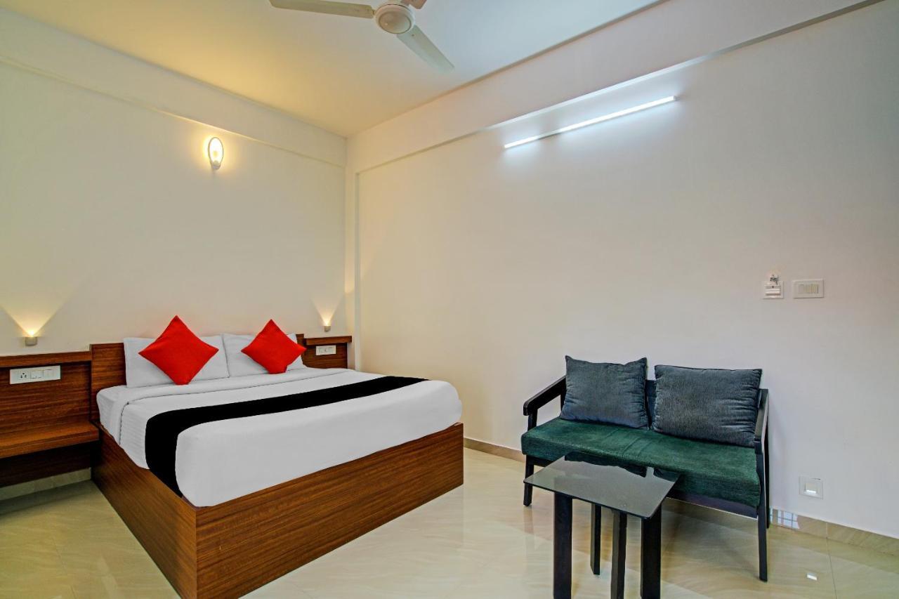 Vaccinated Staff- Capital O 74715 Phoenix Holidays Hotel Kochi Luaran gambar